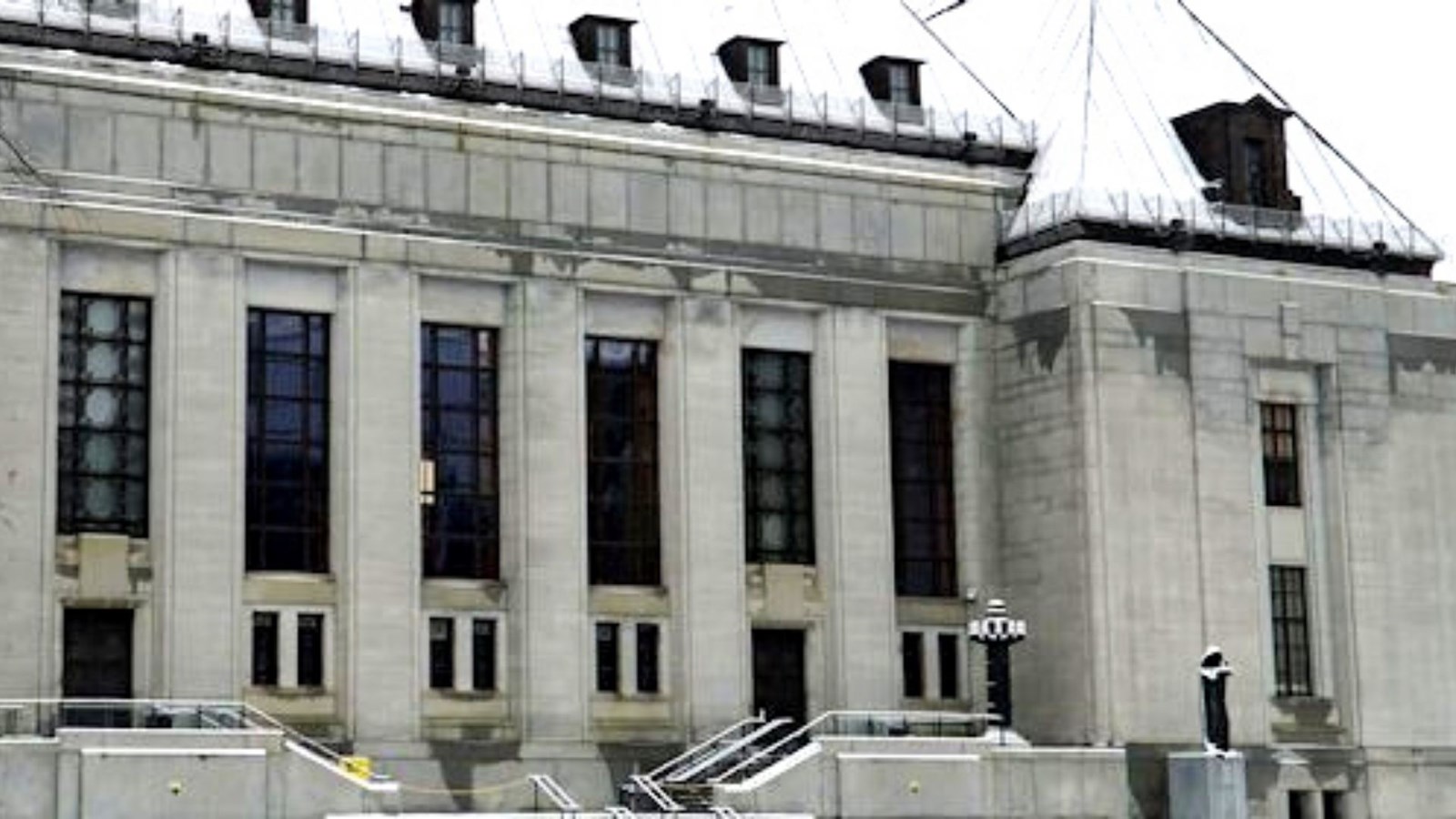 La Cour suprême entendra une contestation de l'interdiction de culture du cannabis au Québec