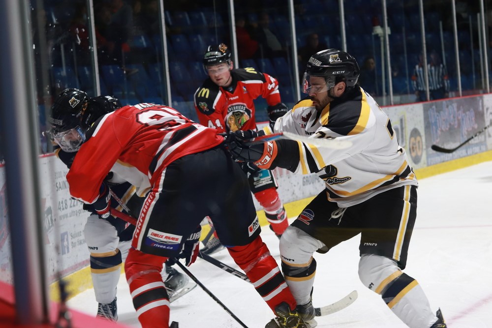 Le Cool FM de retour en séries