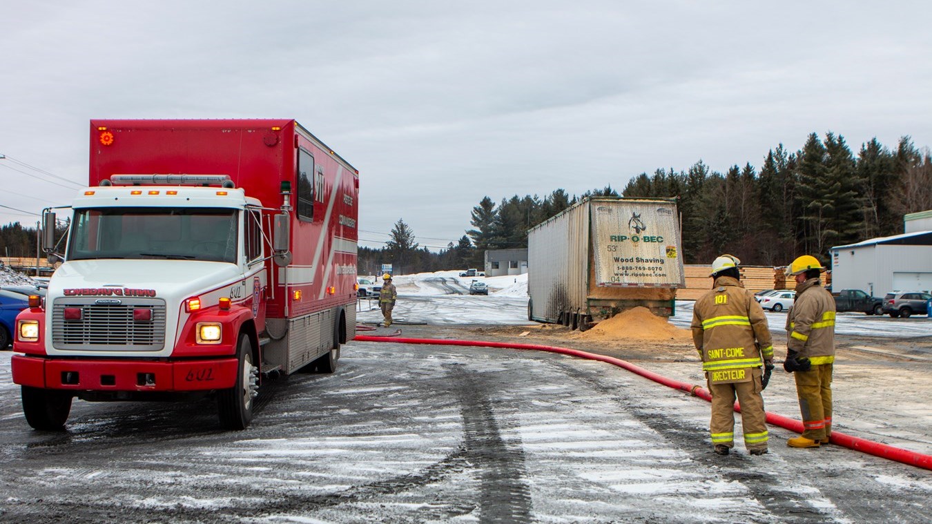 Incendie dans une usine à bois à Saint-Côme-Linière