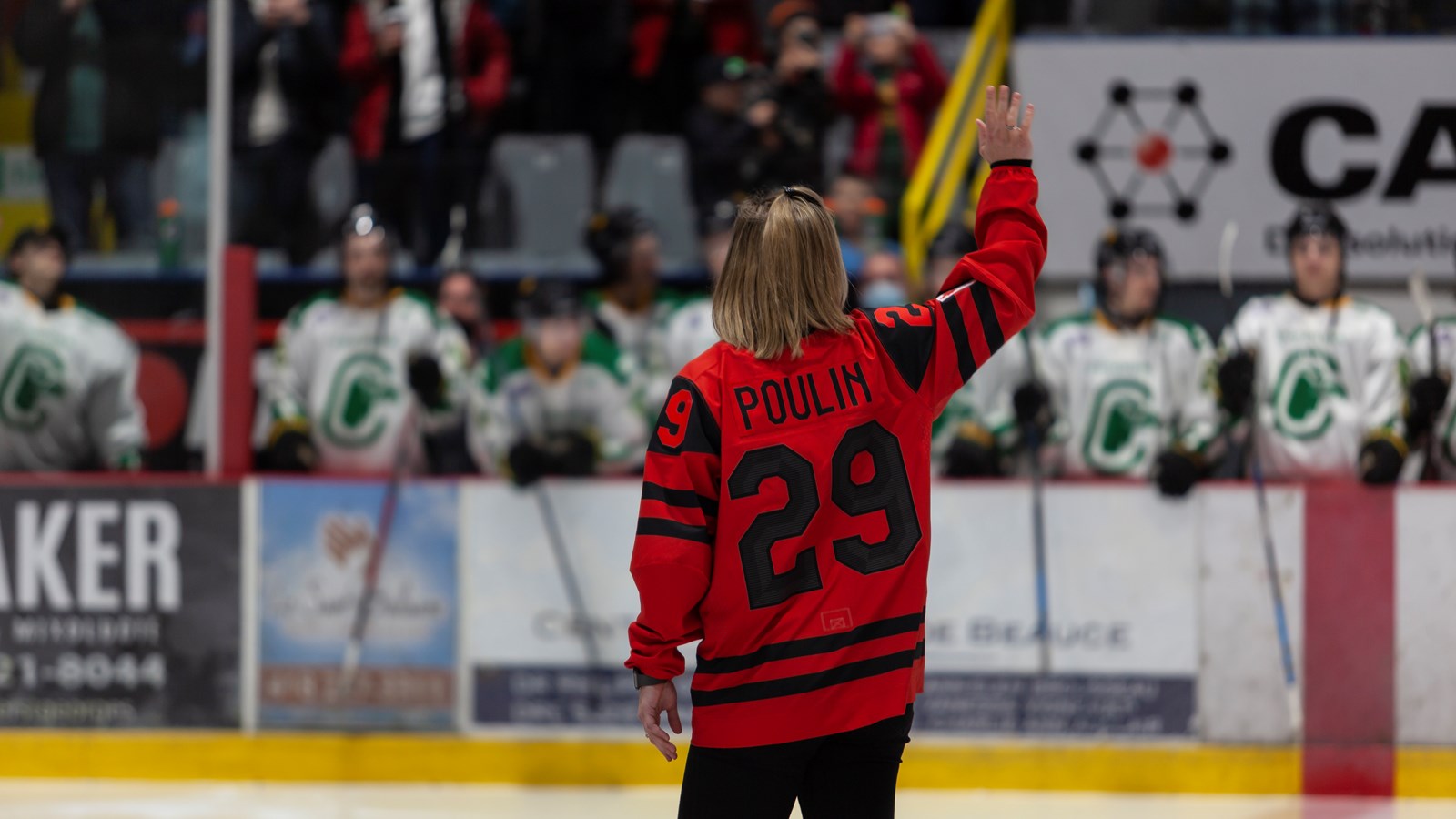 Les Condors remportent leur 2e match des séries sous les yeux de Marie-Philip Poulin