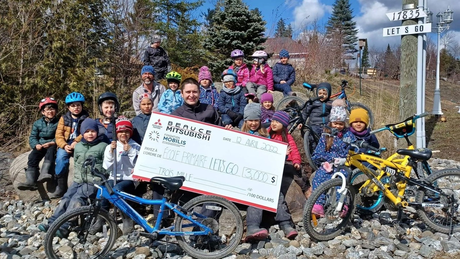 Don de 3 000$ à l'école primaire Let's Go