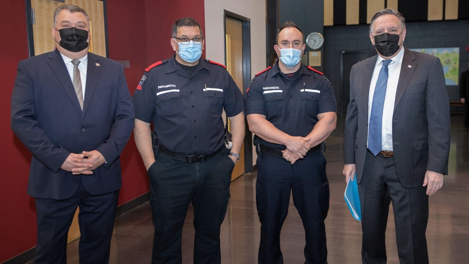 Brève rencontre des paramédics avec François Legault
