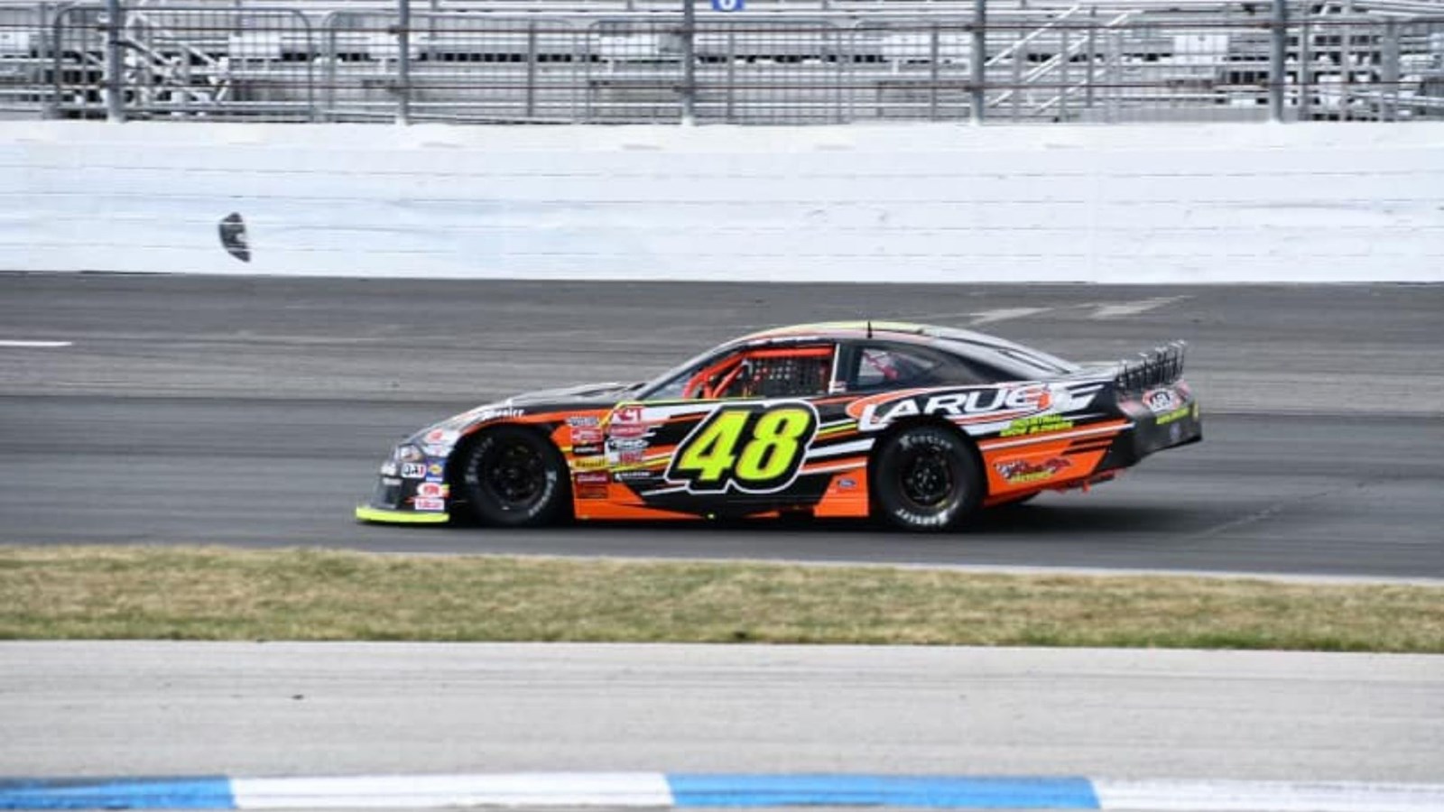Raphaël Lessard n'a pu terminer sa première course de la saison