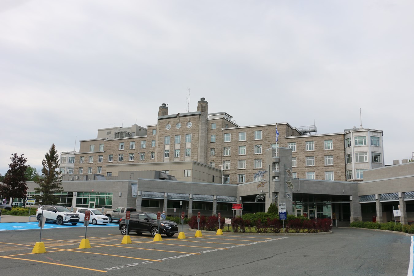 COVID-19 : les hospitalisations toujours sur la bonne pente