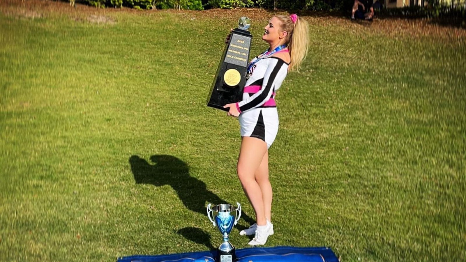 Une Georgienne et son équipe remportent les championnats du monde de cheerleading