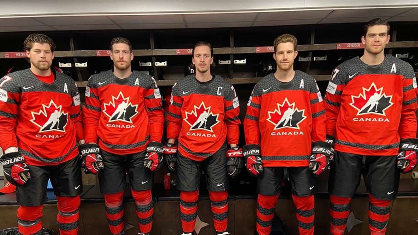 L'équipe canadienne de hockey gagne son premier match