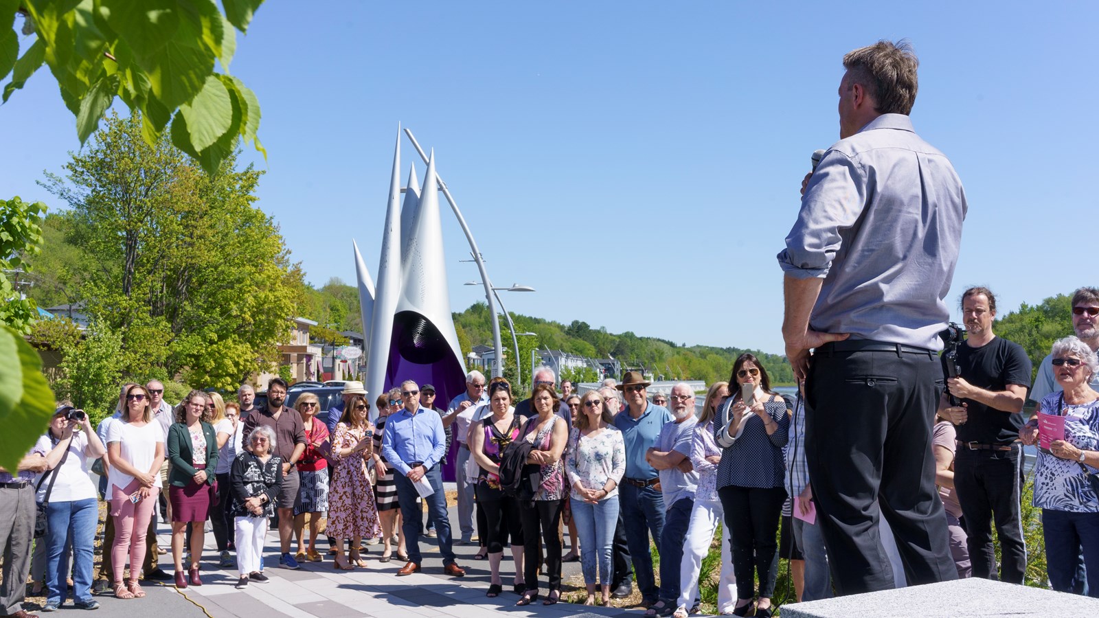 La sculpture d'Éric Lapointe inaugurée à Saint-Georges