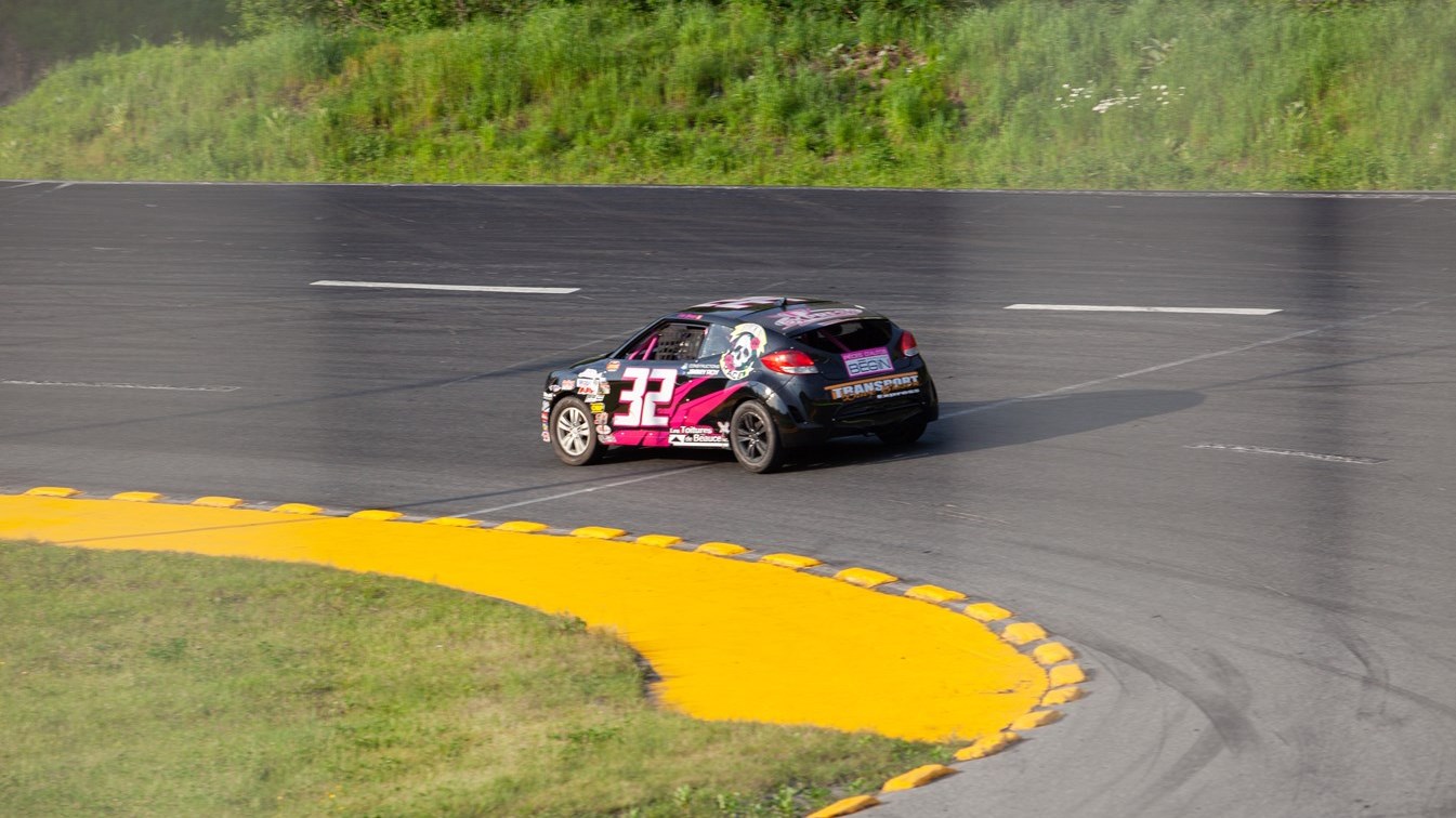 Chloé Grondin en piste aujourd'hui à l'Autodrome Chaudière