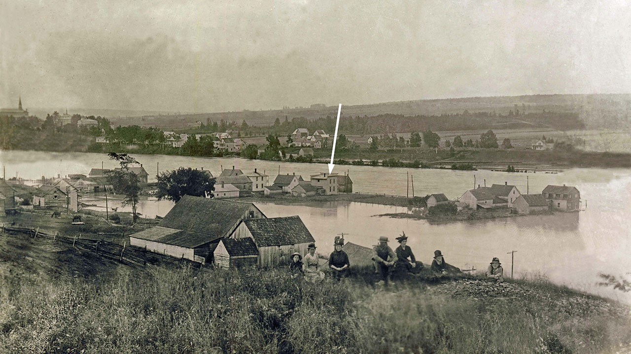 Déménagement de la maison des Barriault vers 1930