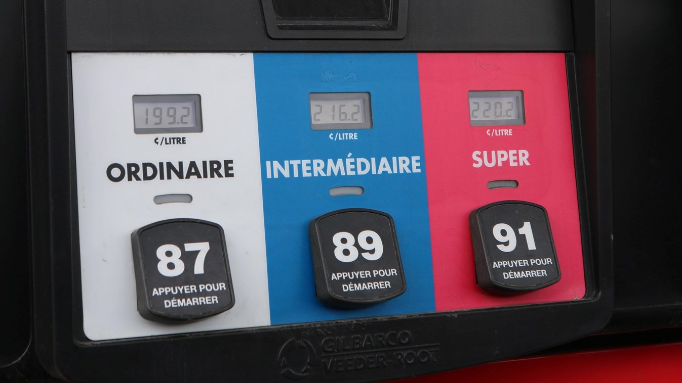 Le prix de l'essence à la pompe sous les 2$