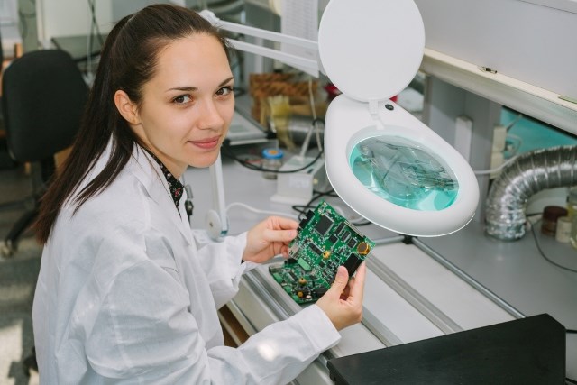 Découvrez les formations du comité sectoriel de la main d’oeuvre de l’industrie électrique et électronique