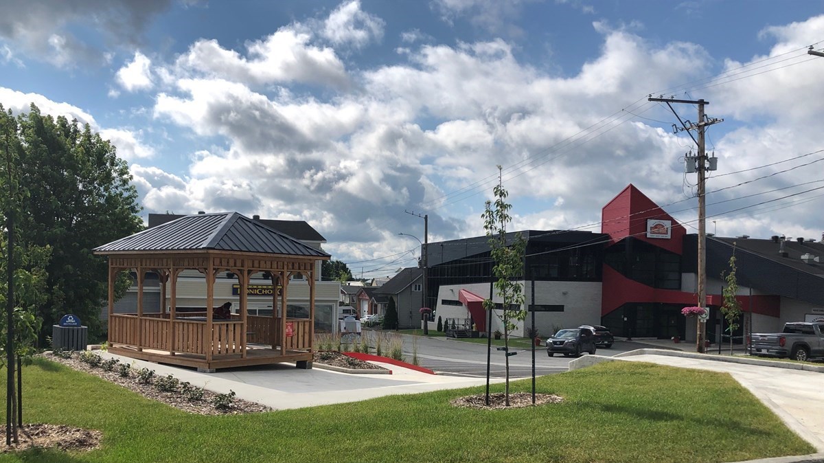 Adstock aménage deux places publiques 