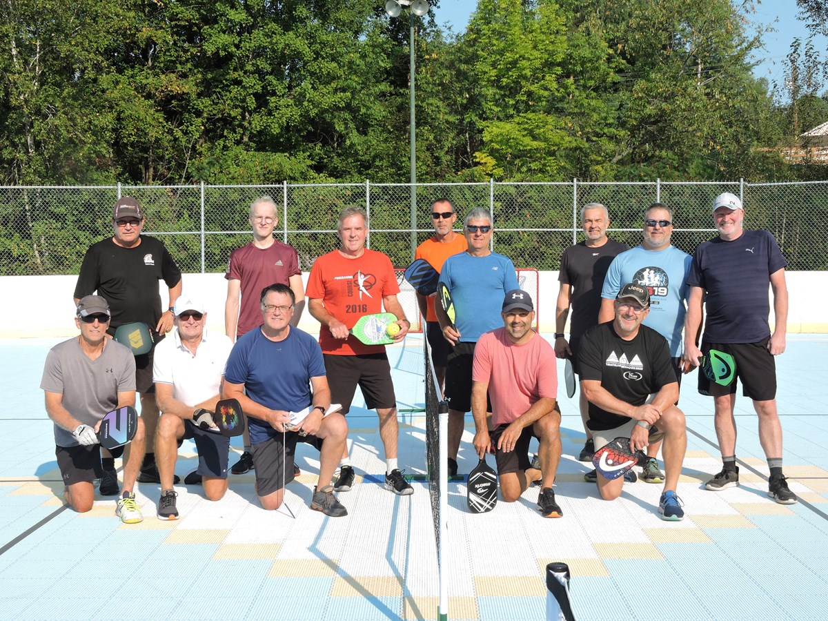 Douze participants au tournoi de pickleball de Notre-Dame-des-Pins