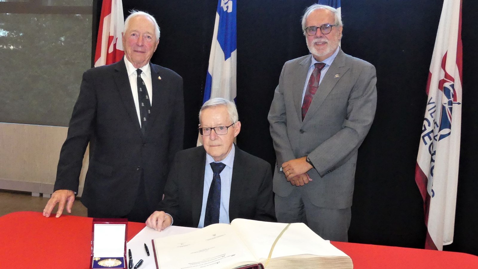 La Médaille du Lieutenant-gouverneur au Dr Richard St-Hilaire