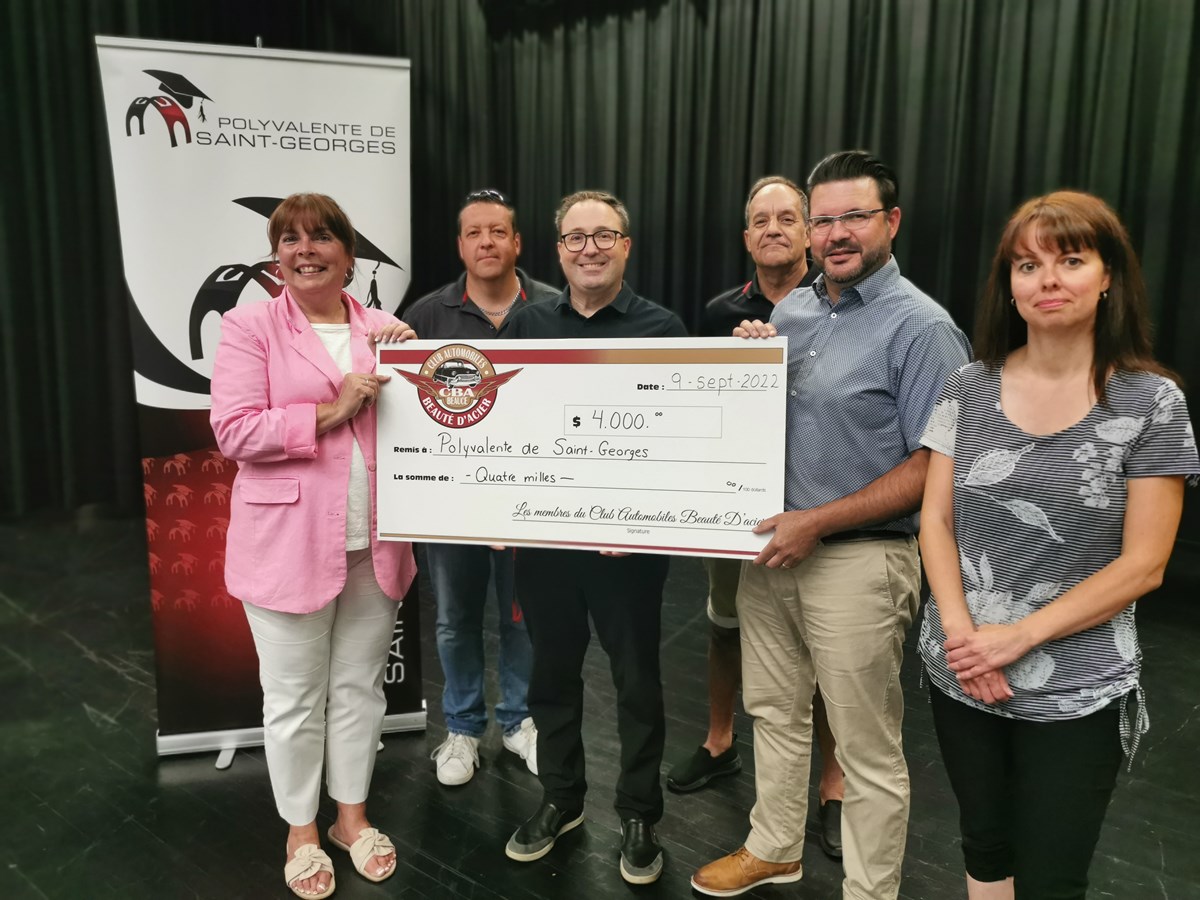 La PSG reçoit 4 000$ pour aider des élèves dans le besoin