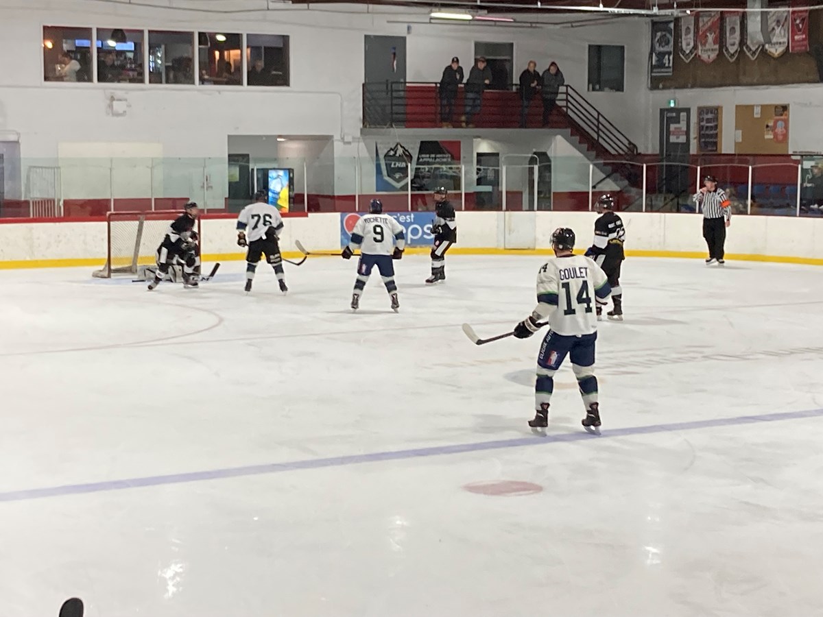 Hockey: deux revers pour le Familiprix