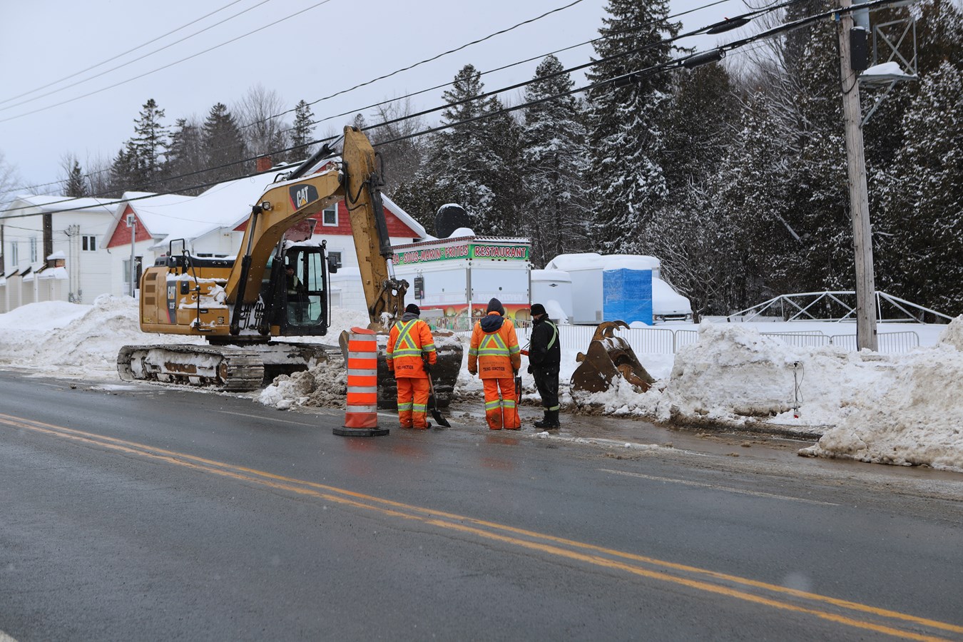 Bris d'aqueduc sur la route 112
