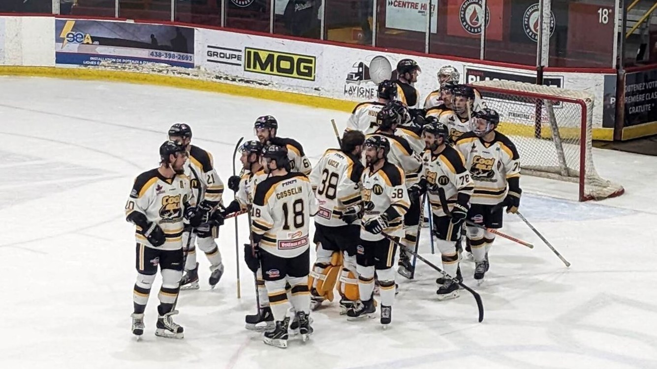 Hockey: Yannick Tifu et Maxime Lacroix conduisent le Cool FM à la victoire
