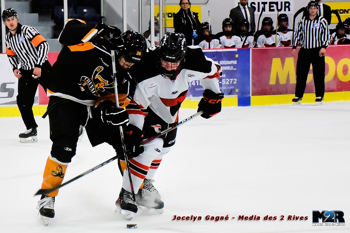 Hockey: première victoire à domicile pour les Chevaliers