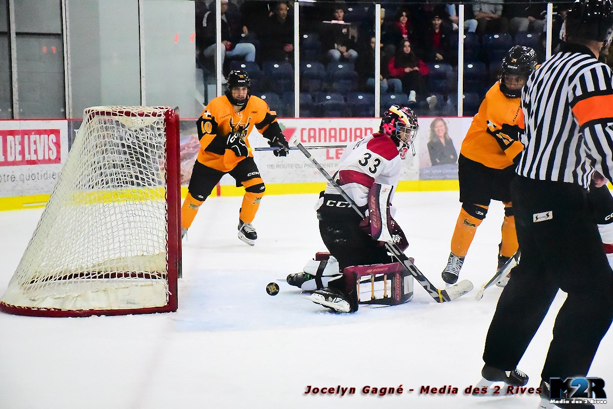 Hockey: les Chevaliers reprennent les devants