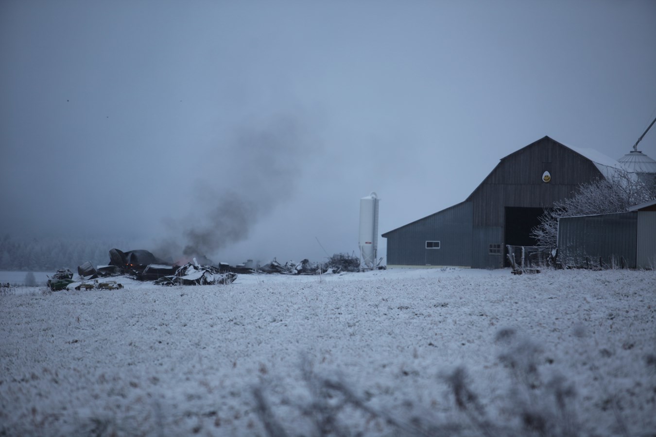 Un poulailler ravagé par les flammes à Saint-Gédéon