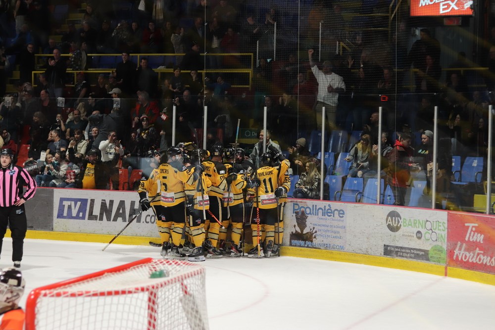 Le Cool FM termine sa saison régulière sur une victoire