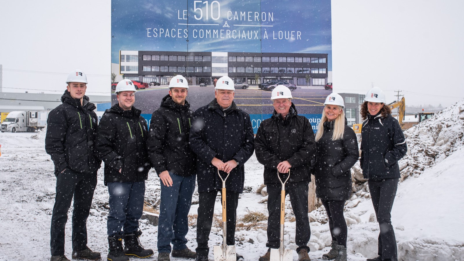 Une première pelleté de terre pour le 510 Cameron de Saint-Marie