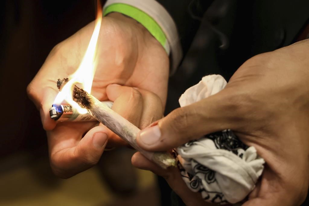 Cannabis: attention à la fumée secondaire et tertiaire, disent des chercheurs