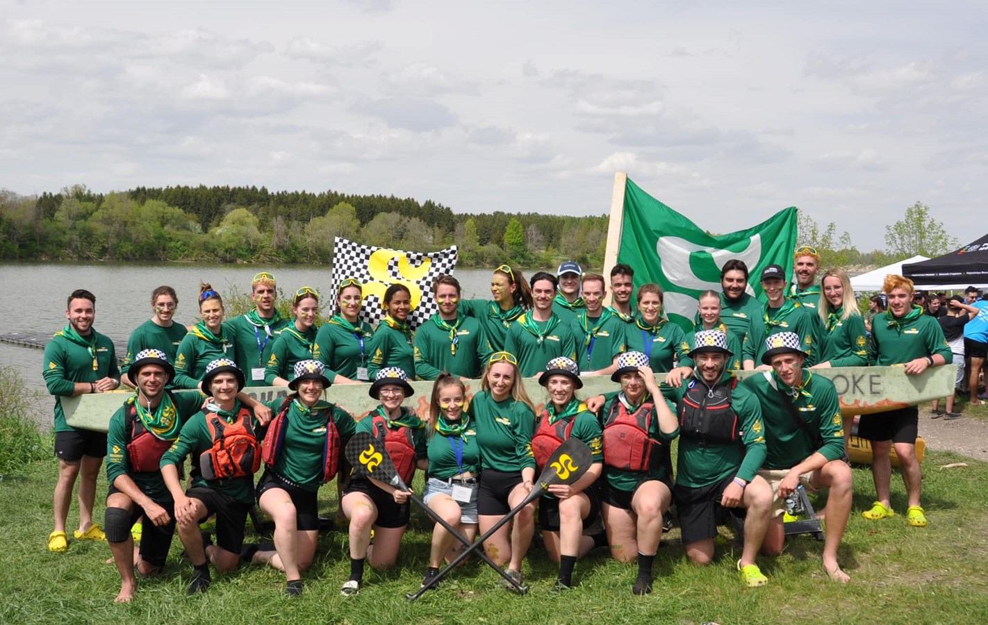Gabrielle Pomerleau et son équipe remportent une compétition canadienne de canoë de béton