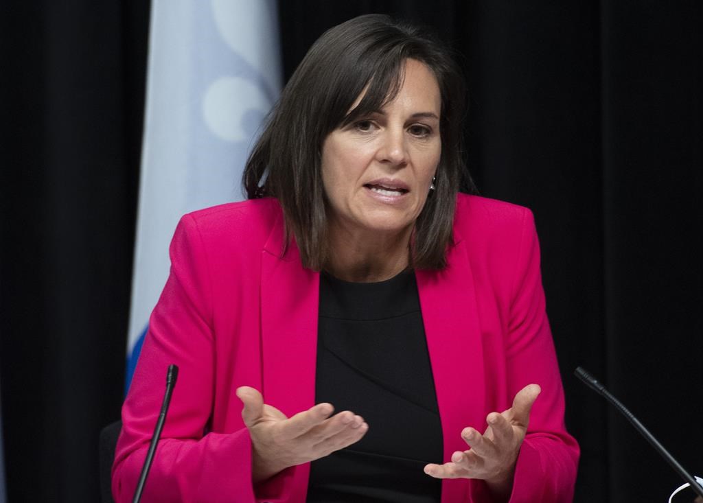 LHJMQ: la ministre Isabelle Charest reste prudente sur le rapport