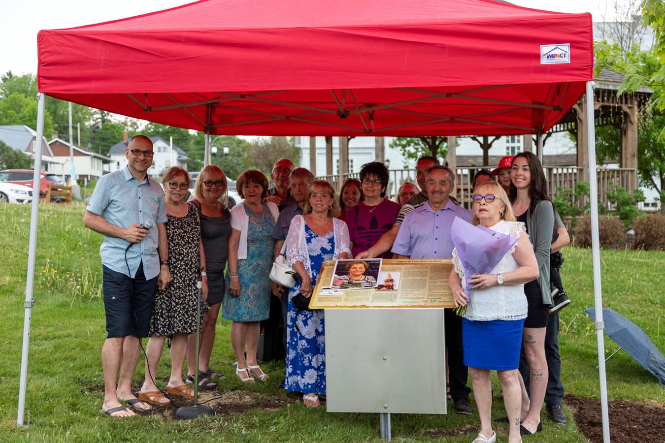 Saint-Simon-les-Mines: plantation de l'arbre des générations pour une citoyenne centenaire