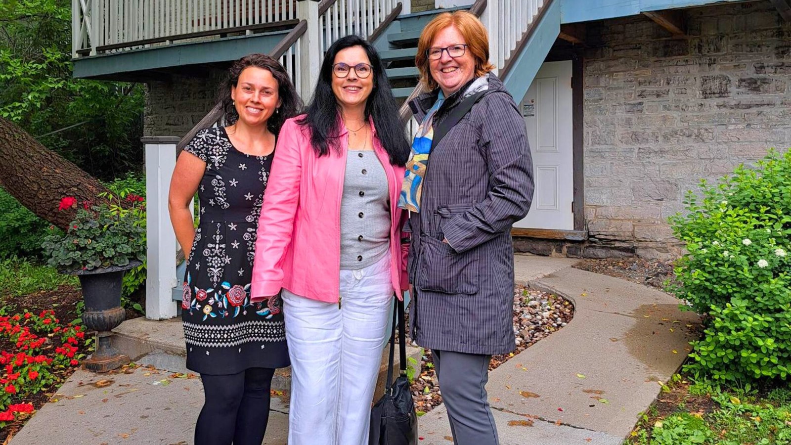 Plusieurs Beauceronnes à l'exposition internationale d'art miniature