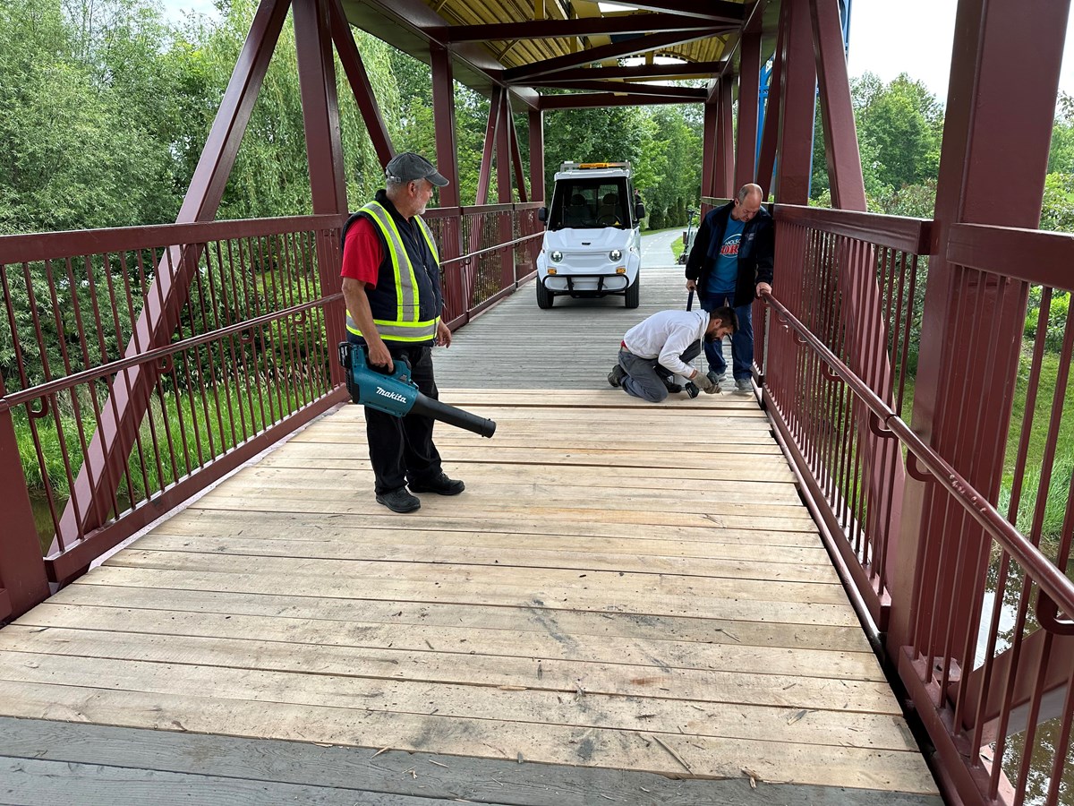La passerelle centrale de Saint-Georges endommagée 