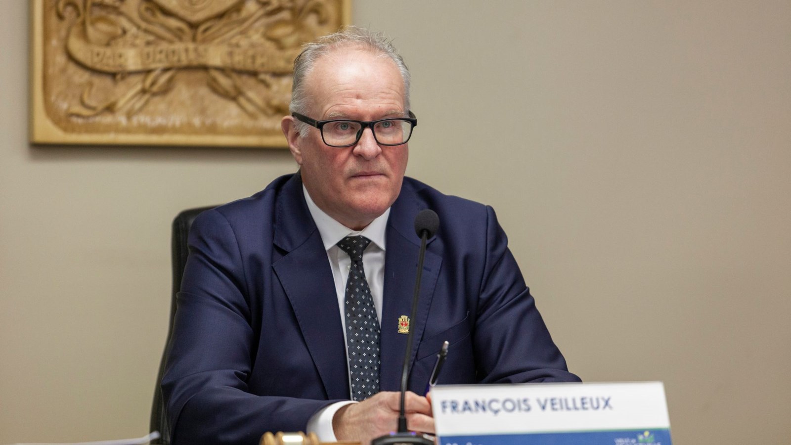 Demande de démission: le maire Veilleux se donne quelques jours pour réagir officiellement