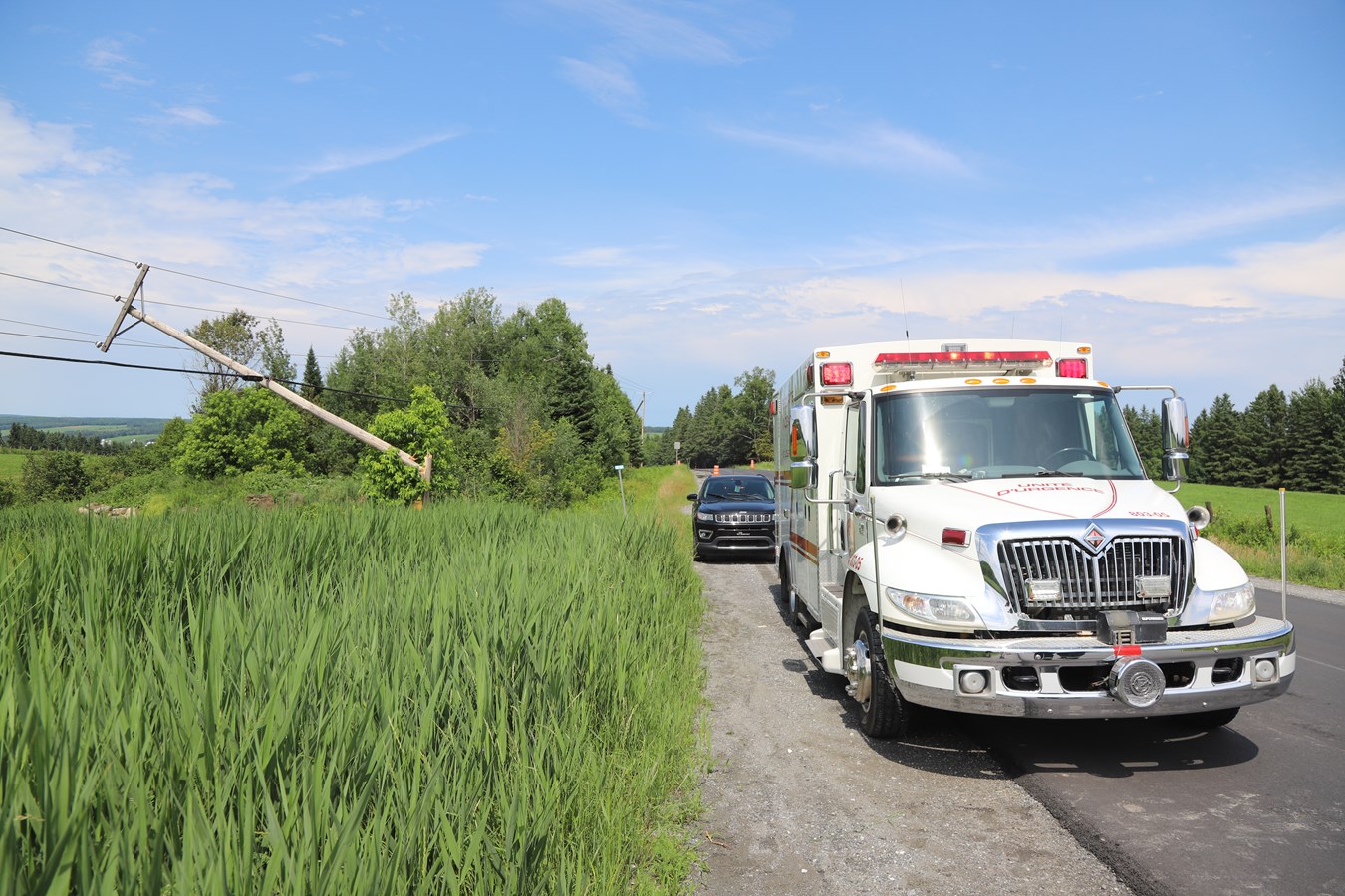 Saint-Joseph-des-Érables: une chute de poteaux cause une panne