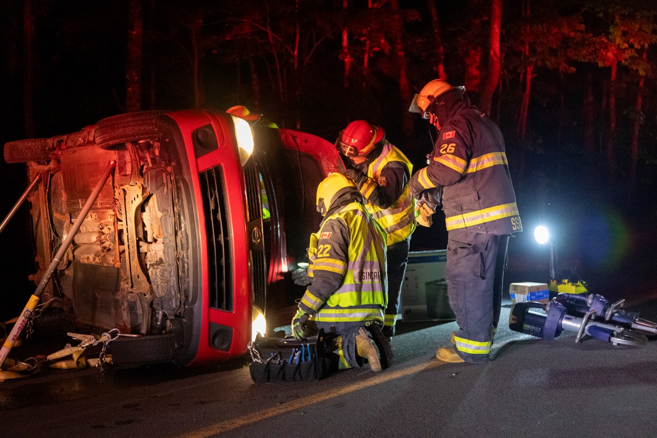 Trois blessés mineurs dans un capotage à Beauceville