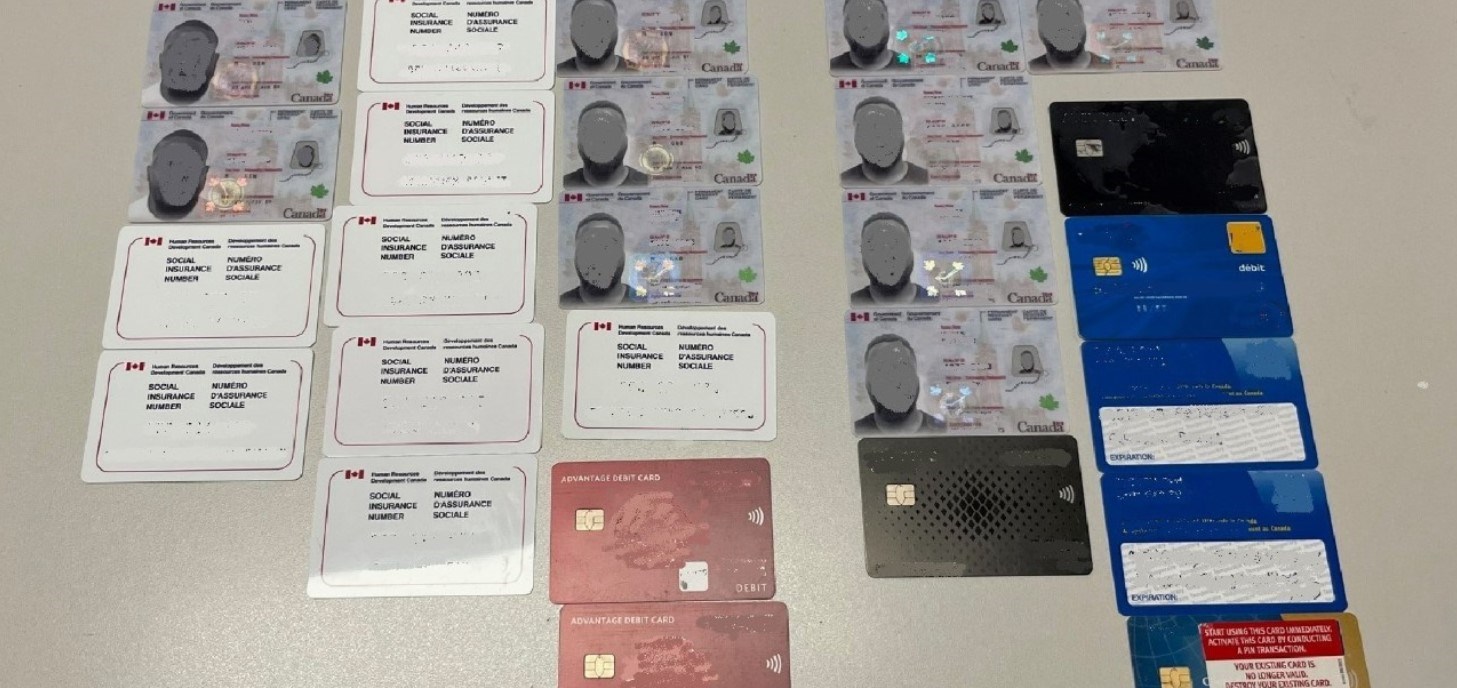 Saisie de cartes de résident permanent et d’assurance sociale frauduleuses en Beauce