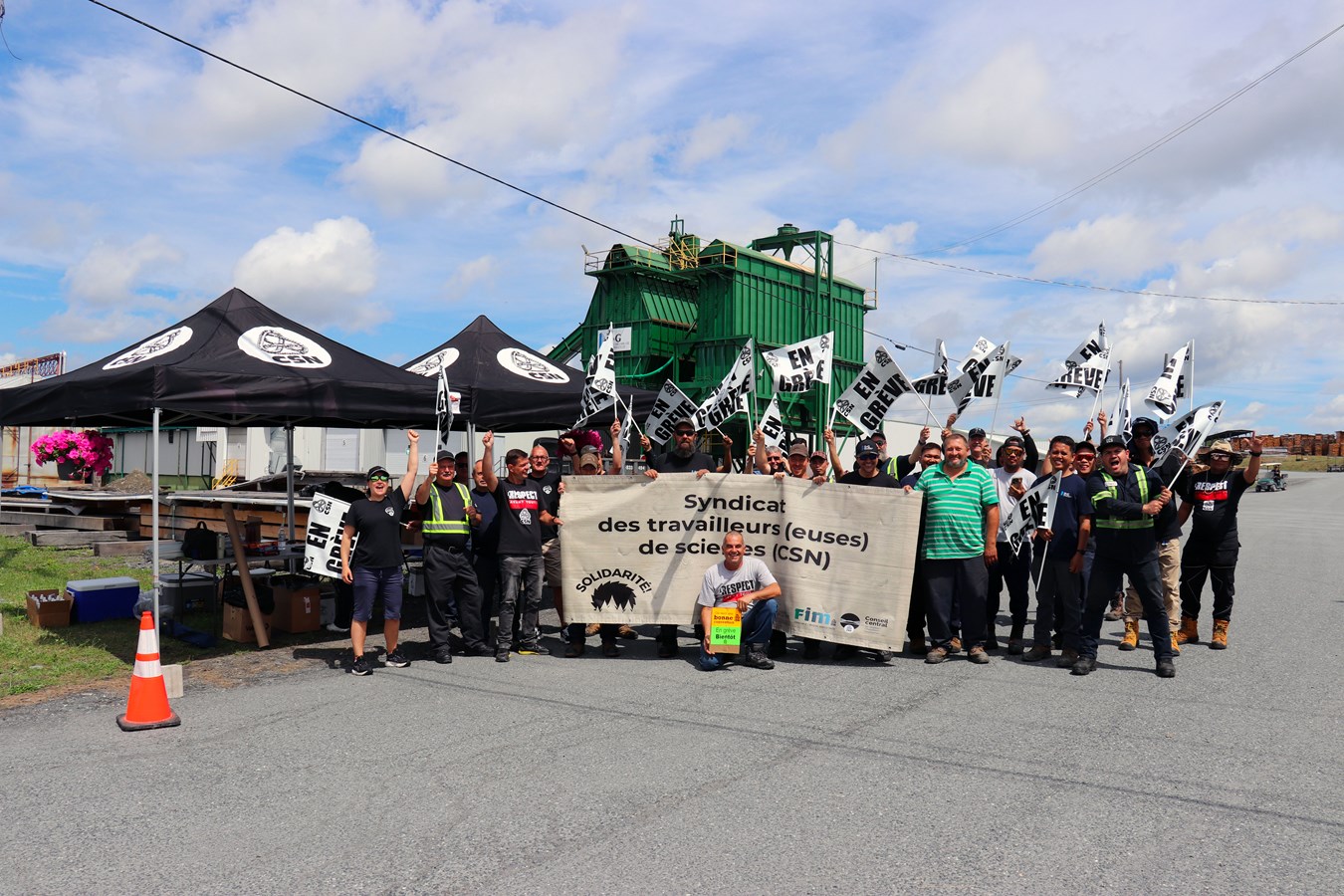 Les grévistes des scieries adoptent l’entente de principe