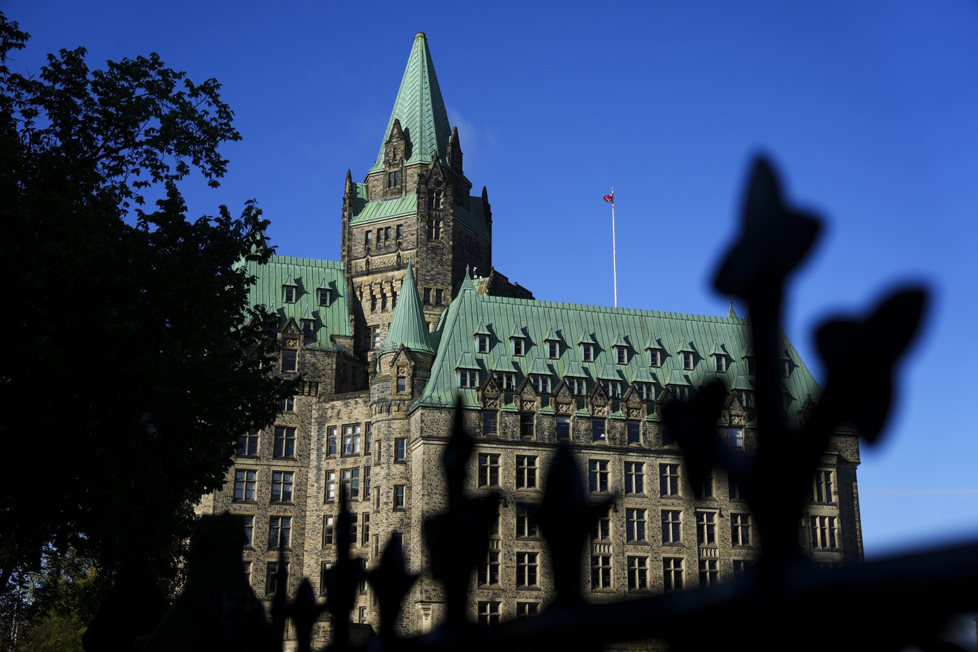 Le gouvernement fédéral n'atteindra pas sa cible pour le déficit