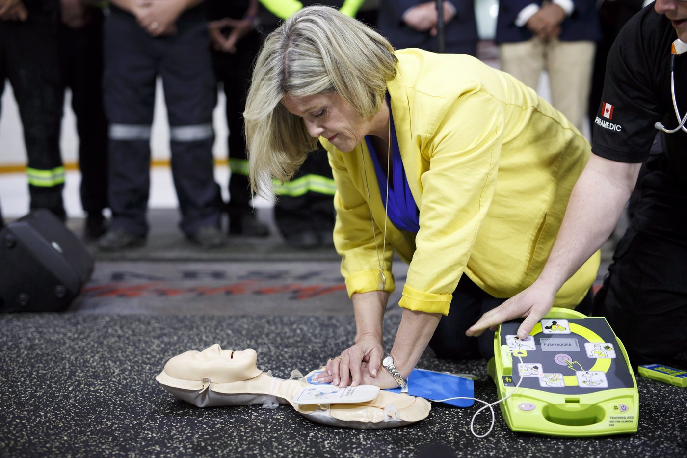 Québec tarde à implanter plus de défibrillateurs dans des lieux publics