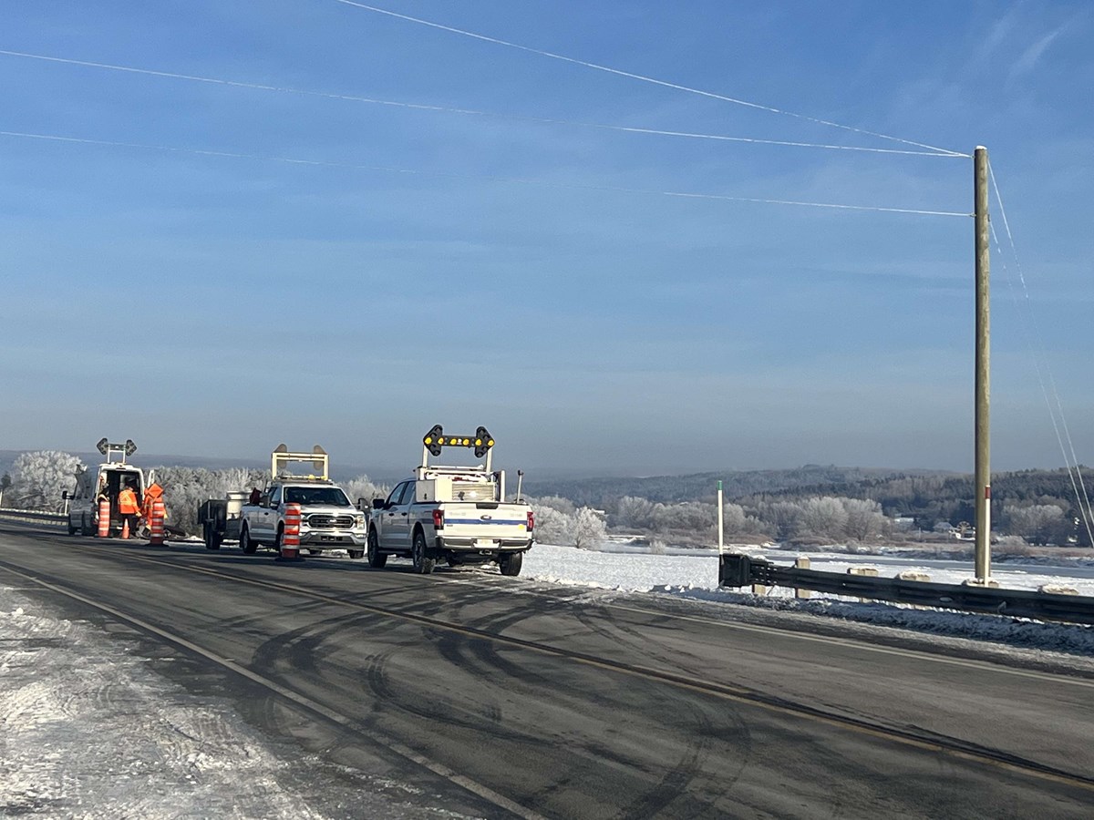 Une remorque se détache de son camion