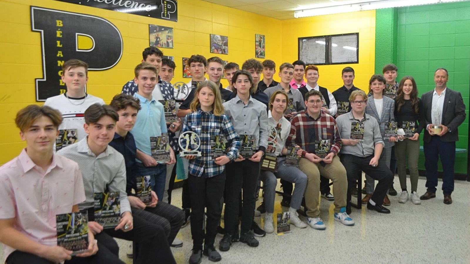 Football: des trophées remis à plusieurs athlètes de la polyvalente Bélanger