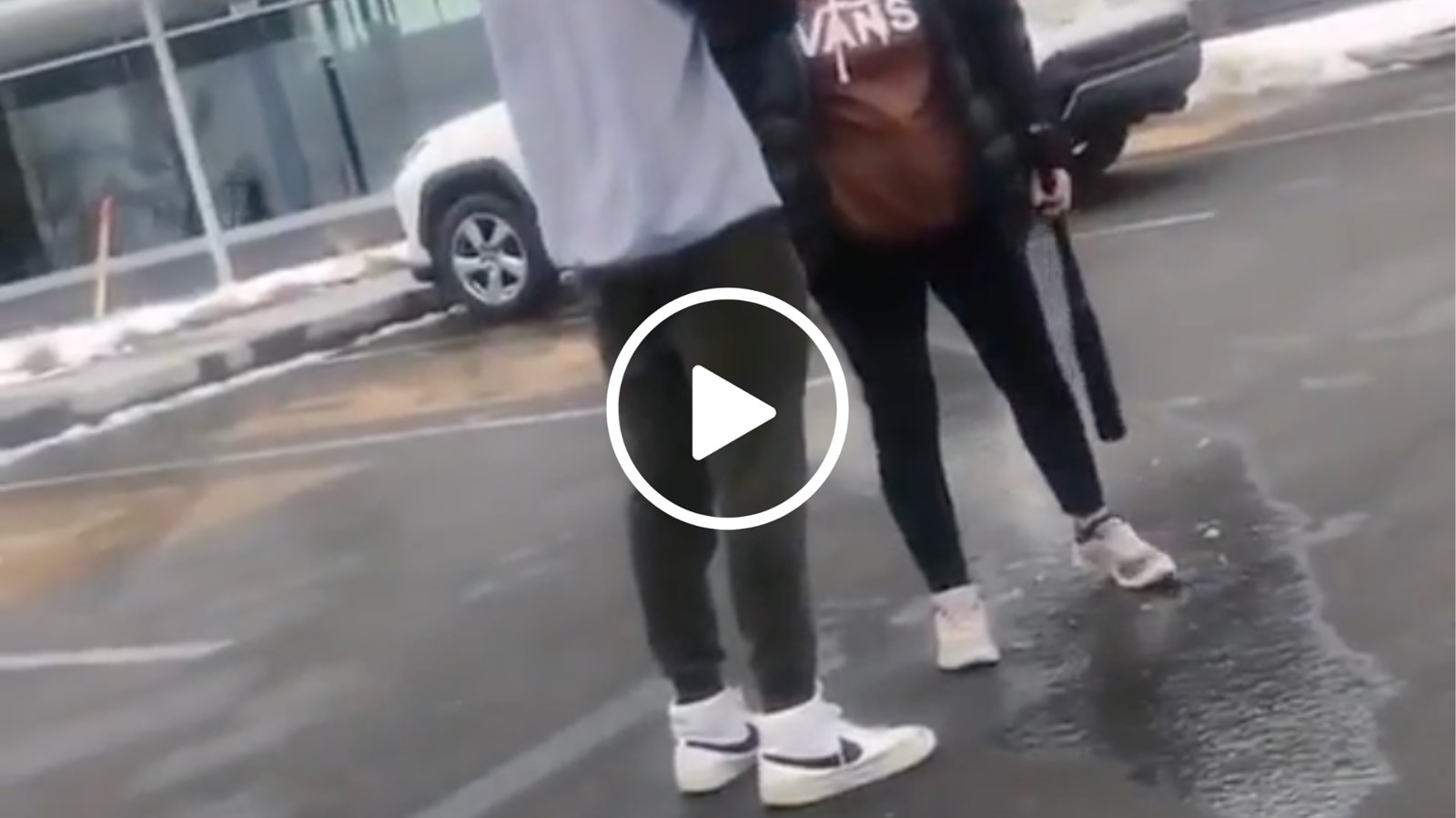 Saint-Georges : une mère de famille menace des élèves avec un bâton de baseball