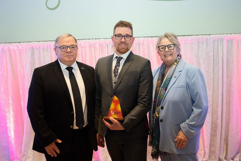 Gabriel Cliche honoré pour son implication bénévole au Festival Western de Saint-Victor