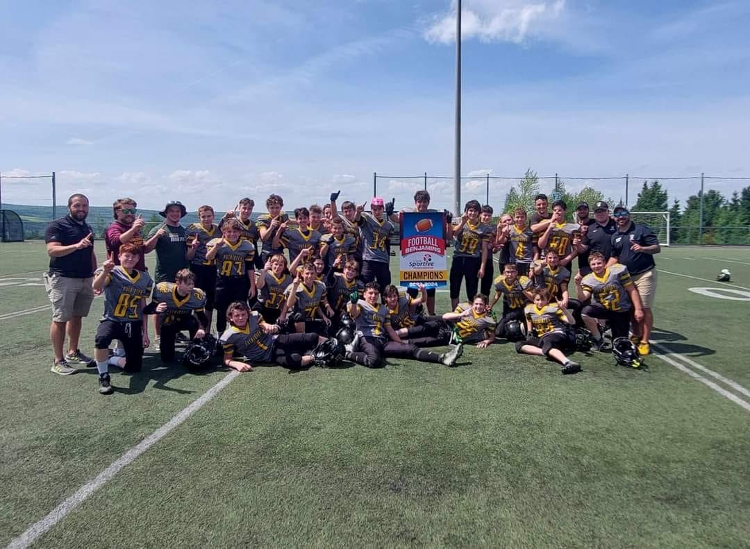 Football : les Patriotes de la polyvalente Bélanger remportent la bannière