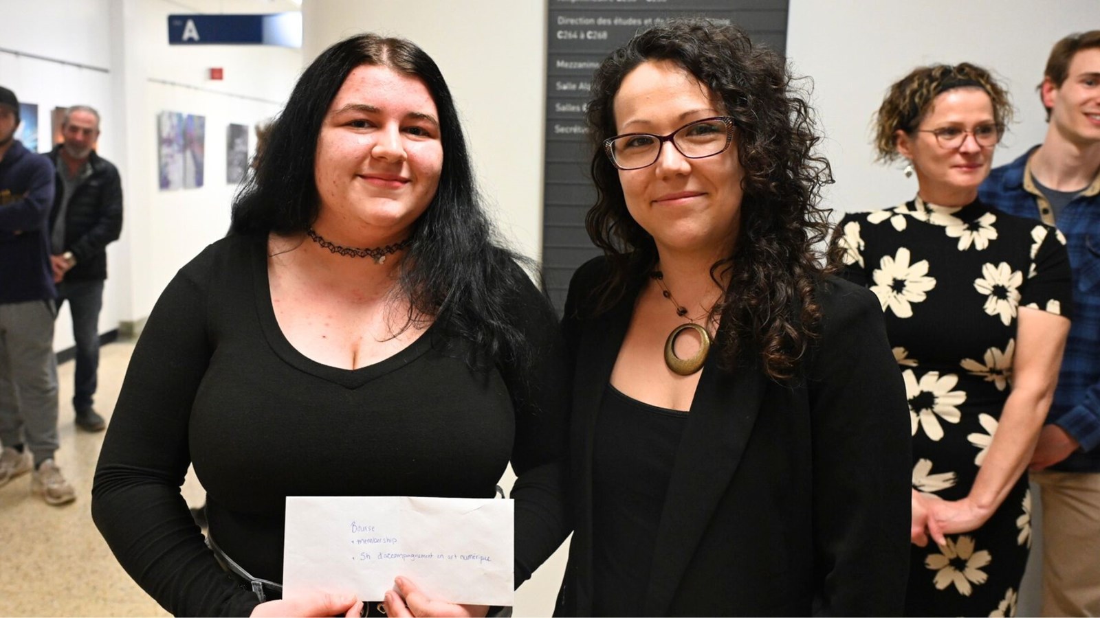 Remise de deux bourses artistiques