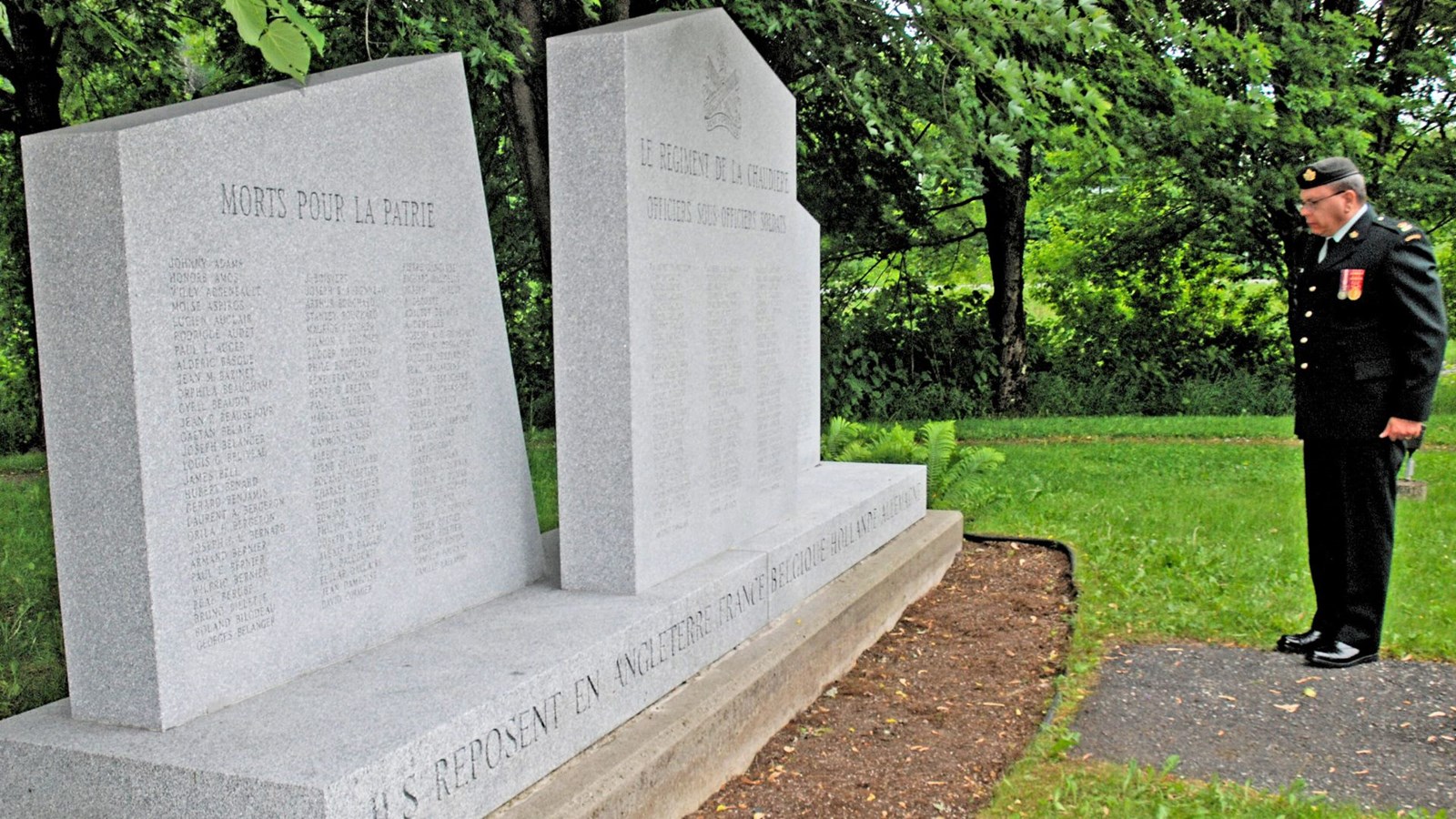 Neuf noms ajoutés au cénotaphe du Régiment de la Chaudière