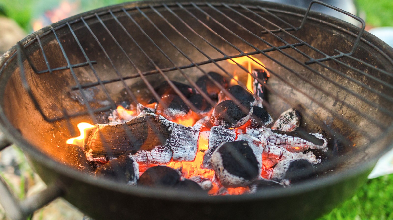 Attention aux barbecues et aux appareils nécessitant des combustibles liquides