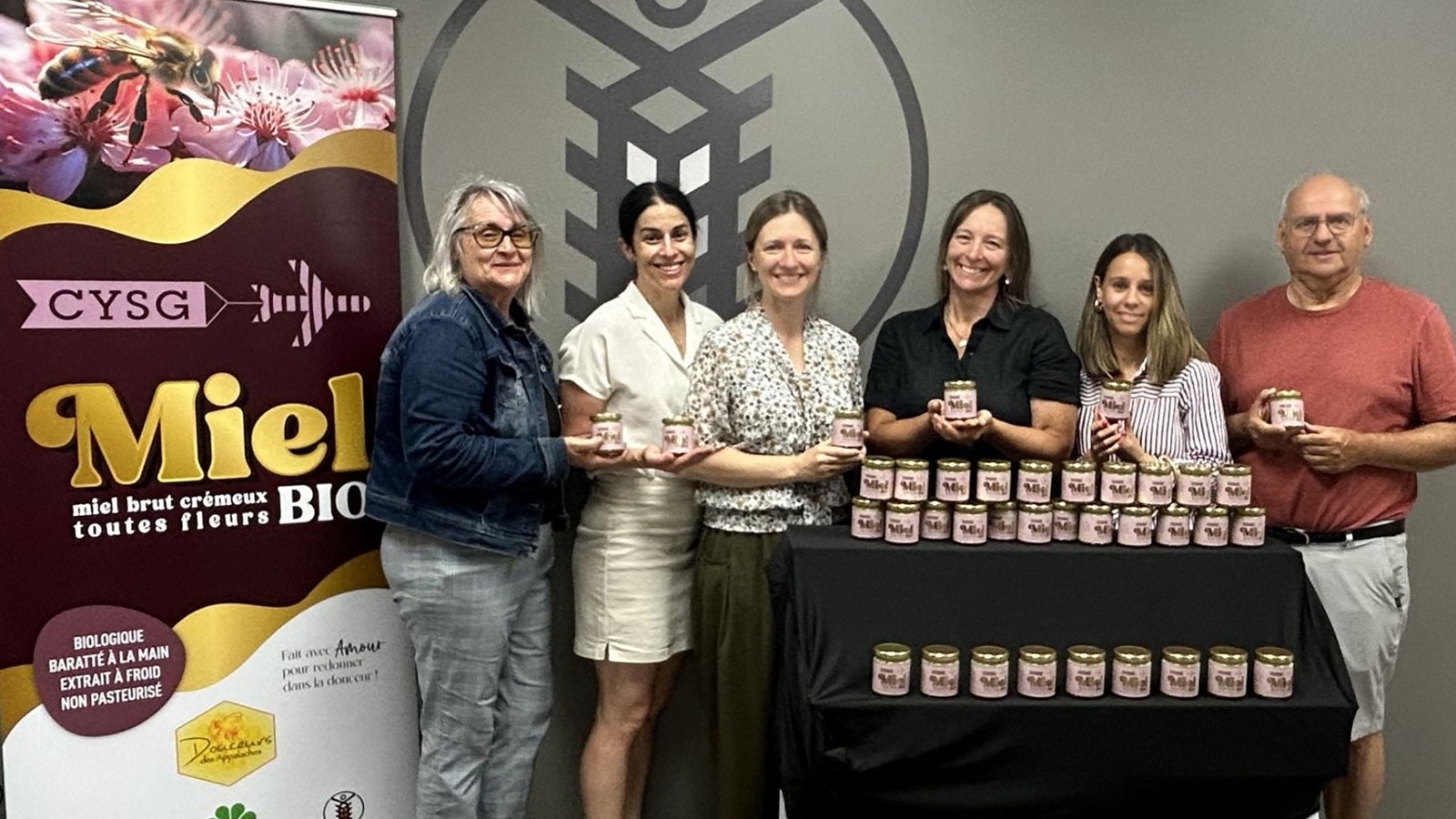 Miel de l'aéroport: une première livraison de 300 pots à Moisson Beauce