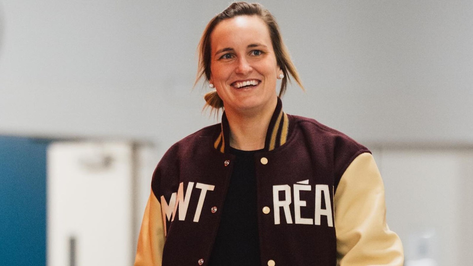 Soccer féminin: Marie-Philip Poulin appuie l'équipe canadienne